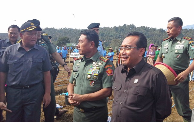 Mentan Harapkan Bekerja Sama Seluruh Jajaran TNI